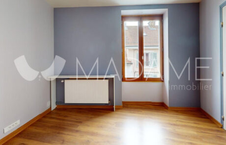 Filigramme MADAME Immobilier blanc – Voiron 13