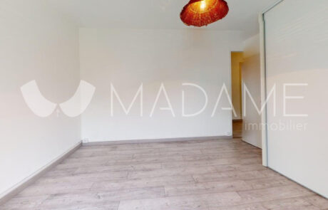 Filigramme MADAME Immobilier blanc – Voiron 15